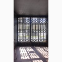 Раздвижные решетки металлические на окна, двери, витрины. Производство и установка Одесса