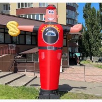 Человек машет на дороге, реклама в месте продаж 340 см