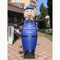 Человек машет на дороге, реклама в месте продаж 340 см