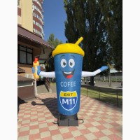 Человек машет на дороге, реклама в месте продаж 340 см