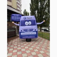 Человек машет на дороге, реклама в месте продаж 340 см