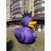 Человек машет на дороге, реклама в месте продаж 340 см