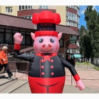 Человек машет на дороге, реклама в месте продаж 340 см