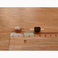 Кнопка маленькая с фиксацией для фонариков