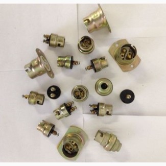 Куплю патрон байонетный В15d-42МН-ОМ2, В15d-220ПН, В15d-42МН-УХЛ2, В15d-220МФ-УХЛ2