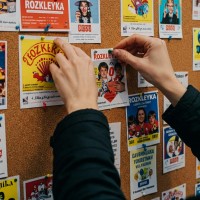 Реклама на вулицях: флаєри, розклейка, доставка під двері